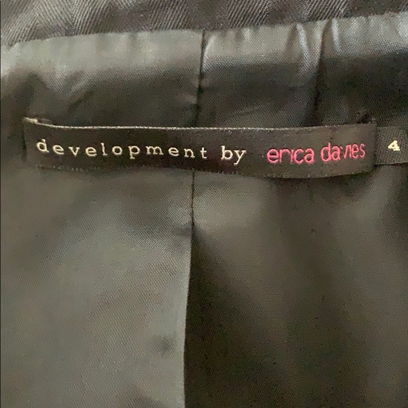 Development by Erica Davies black jacket - Picture 5 of 6